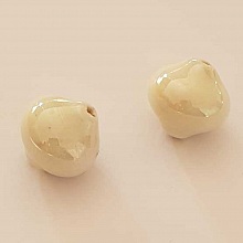 Perle fantaisie c&eacute;ramique blanc cr&egrave;me 19 mm N&deg;1