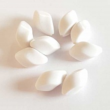 Perle fantaisie plastique ovale blanc 20 mm N&deg;01