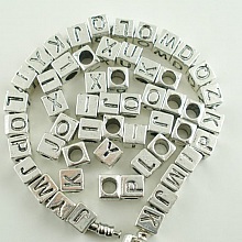Perle carr&eacute; charms alphabet N&deg;01 lettre E m&eacute;tal argent&eacute; 7x7 mm