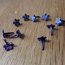 10 Attaches Parisiennes Fleurs paillet&eacute;es dor&eacute; 03- 07 mm