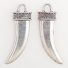 Breloque dent, corne 41 mm en m&eacute;tal argent&eacute;