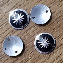 Connecteur 10 mm 2 trous rond motif &eacute;toile Noir