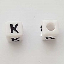 Perle Carr&eacute; Lettre K Blanc Noir 8mm
