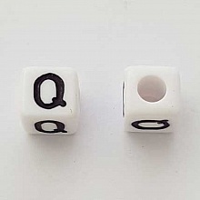 Perle Carr&eacute; Lettre Q Blanc Noir 8mm