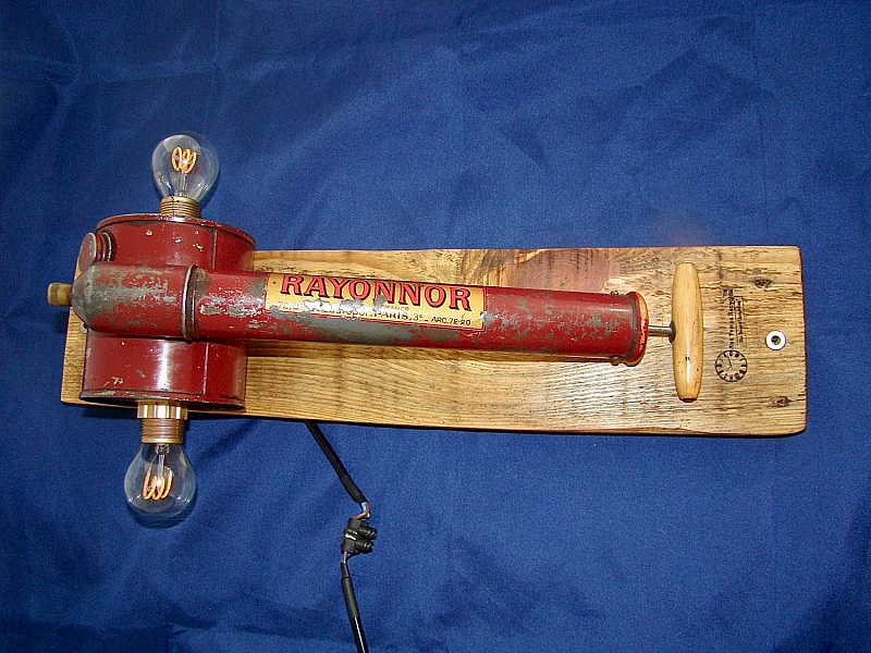 Applique ancien pulv&eacute;risateur &agrave; cire liquide 