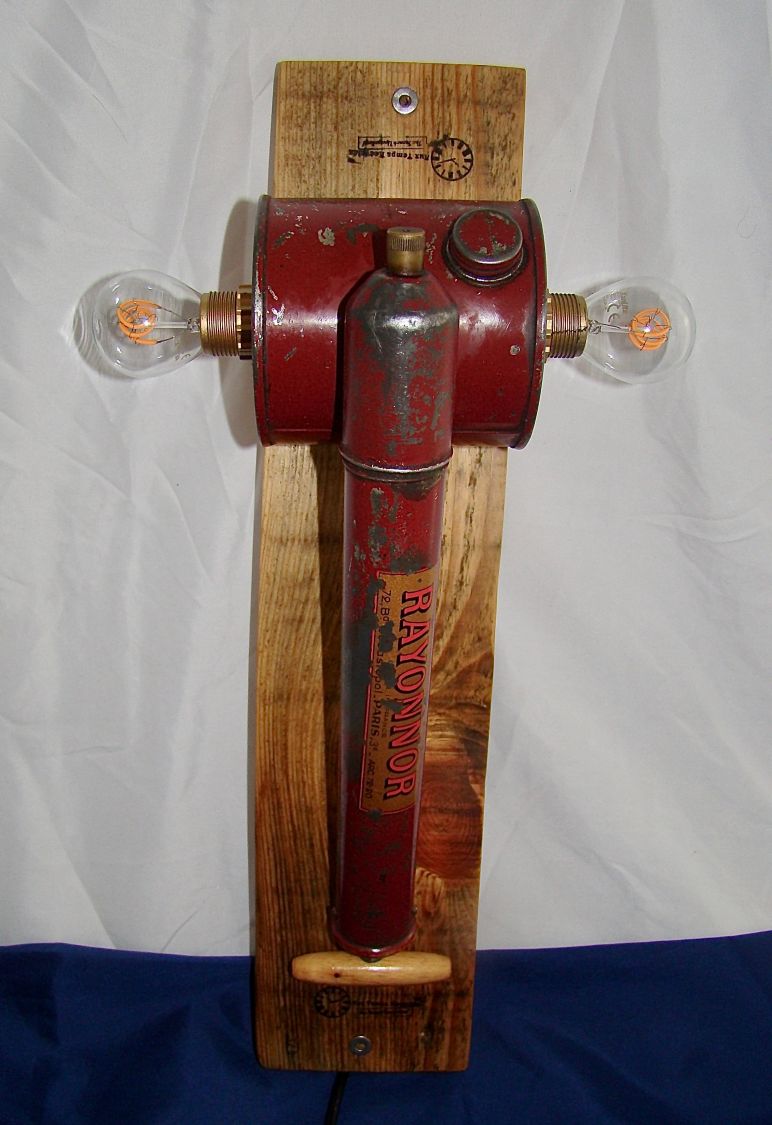 Applique ancien pulv&eacute;risateur &agrave; cire liquide 