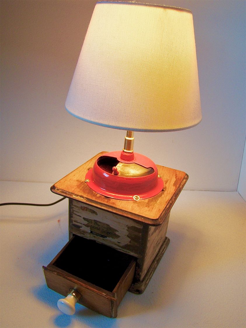 Lampe ancien moulin &agrave; caf&eacute; rouge 