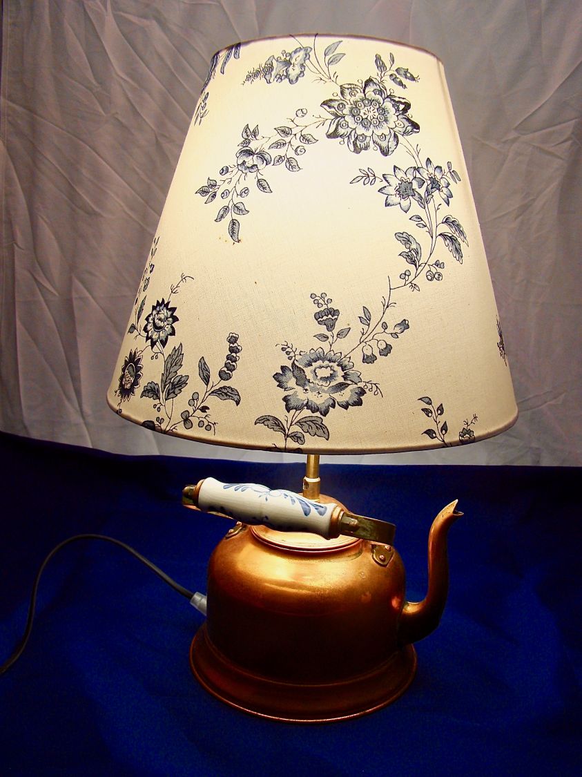 Lampe bouilloire en cuivre recycl&eacute;