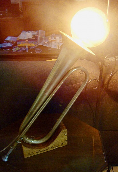 Lampe Love Clairon en cuivre 