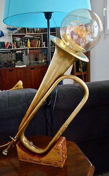 Lampe Love Clairon en cuivre 