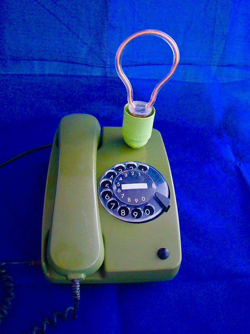 lampe t&eacute;l&eacute;phone style 80' Herr Kommissar 