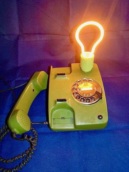 lampe t&eacute;l&eacute;phone style 80' Herr Kommissar 