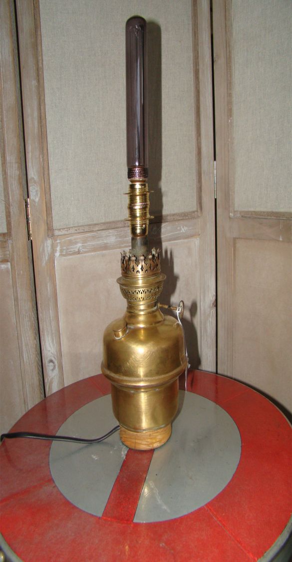 Lampe &agrave; p&eacute;trole en laiton style EDISON 