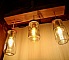 Petit Lustre avec des bocaux et du bois recycl&eacute;s.