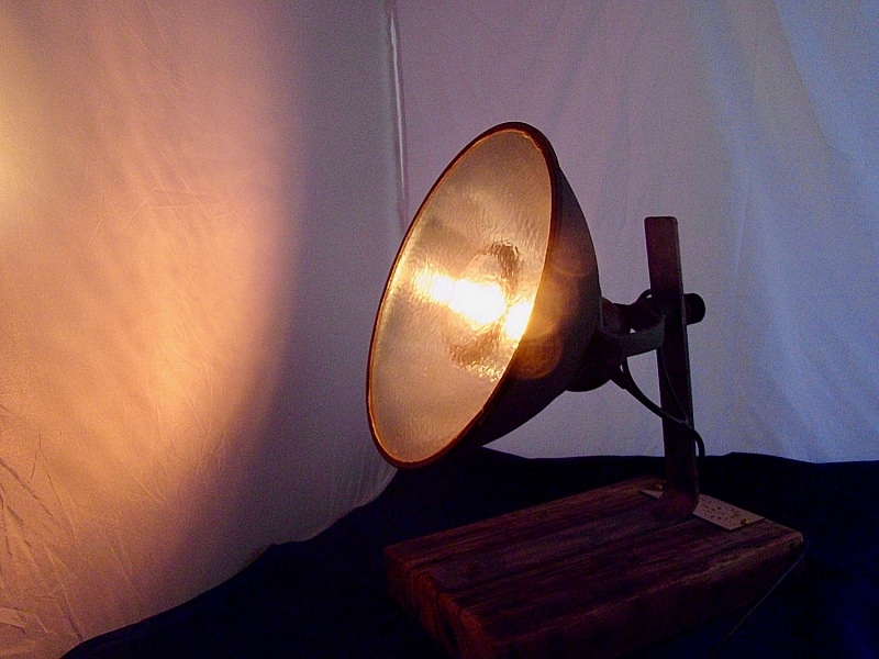 PROJECTEUR INDUSTRIEL VINTAGE RECYCL&Eacute;
