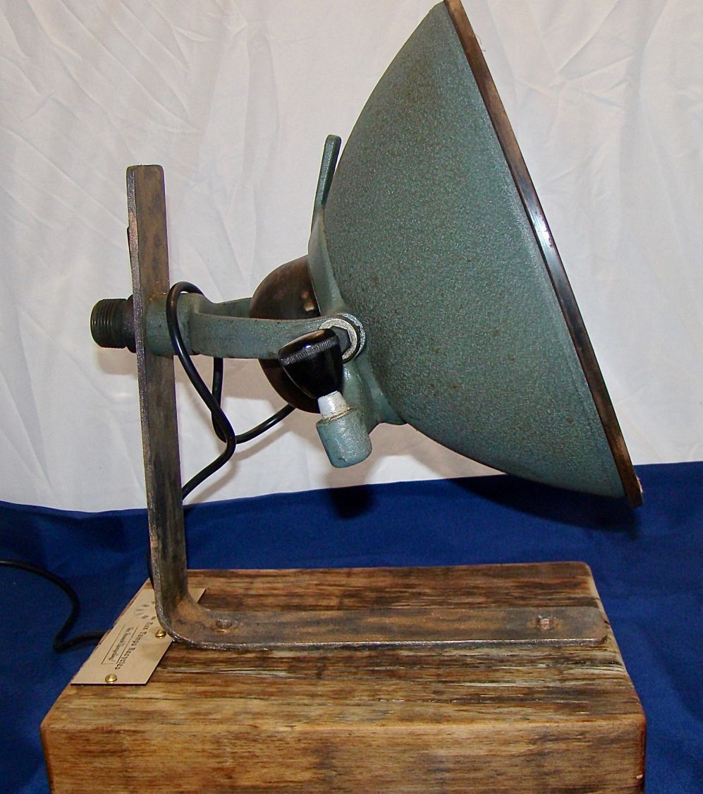 PROJECTEUR INDUSTRIEL VINTAGE RECYCL&Eacute;