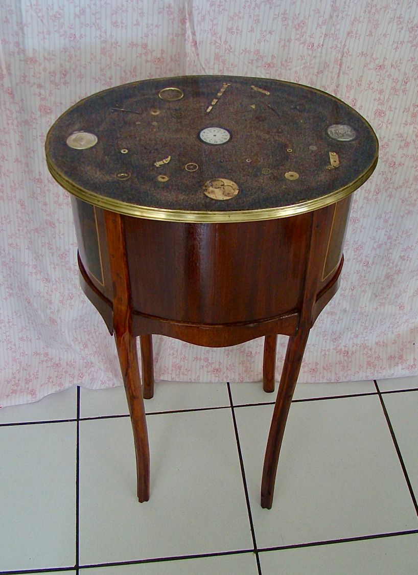 Tempus Fugit petite commode d'appoint 