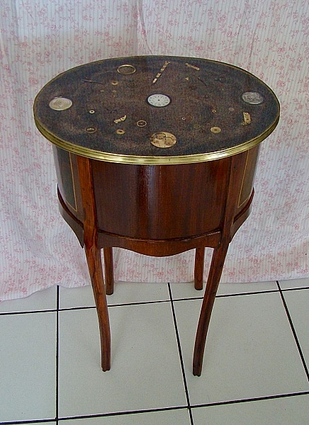Tempus Fugit petite commode d'appoint 