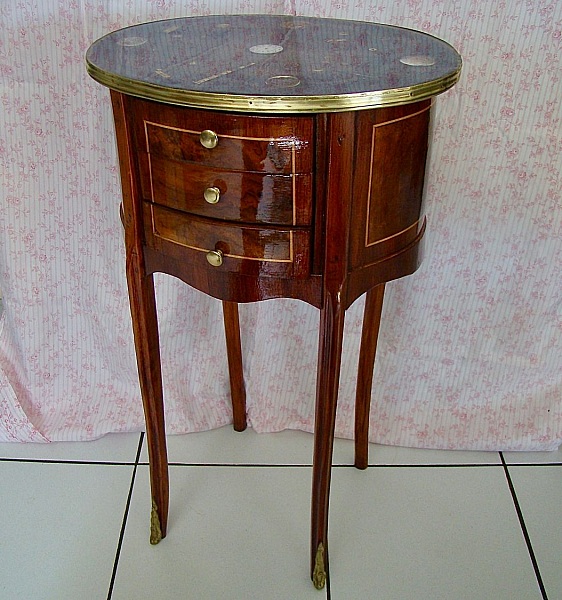 Tempus Fugit petite commode d'appoint 