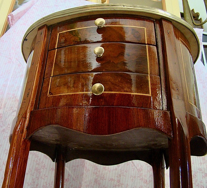 Tempus Fugit petite commode d'appoint 