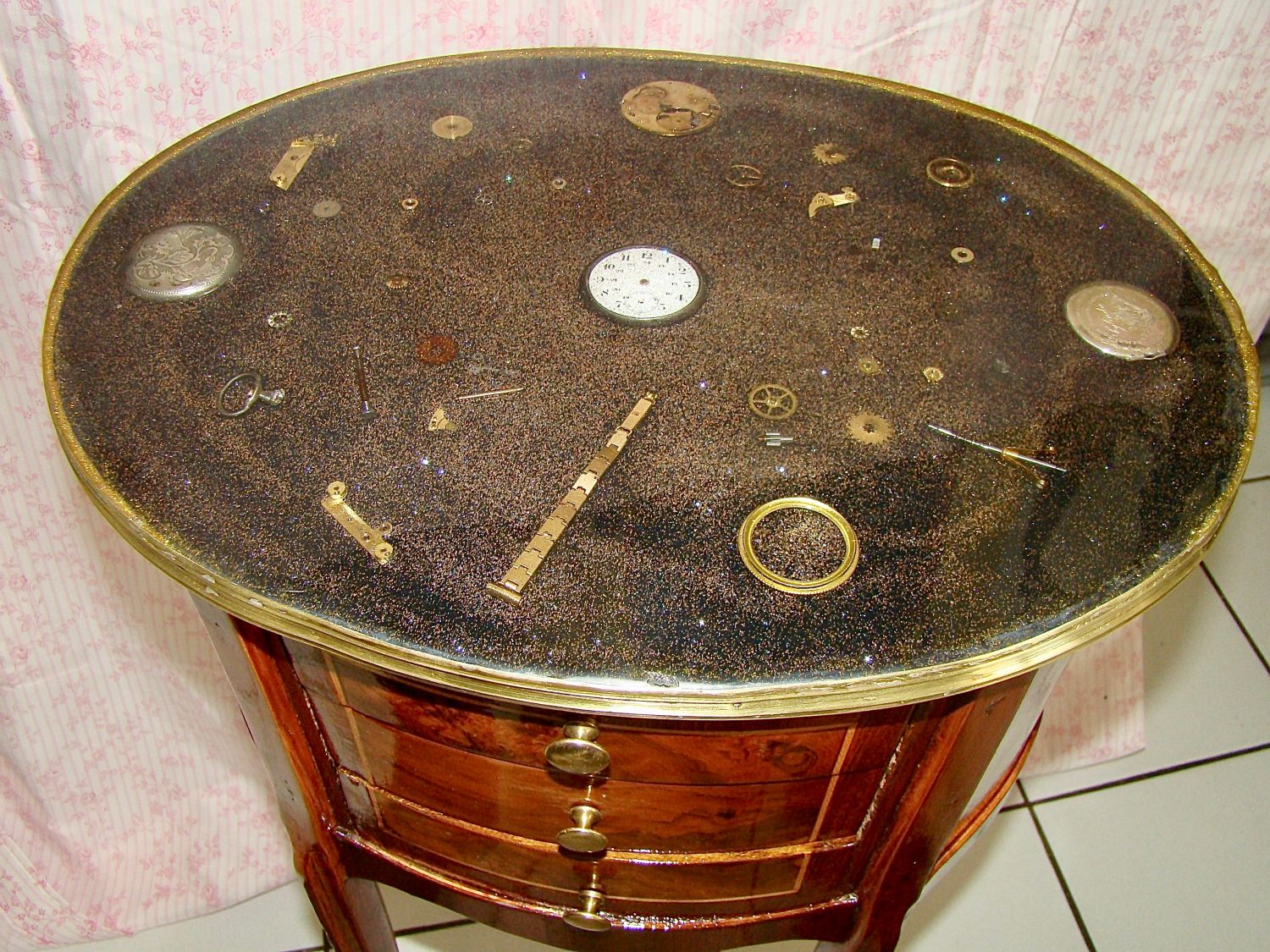 Tempus Fugit petite commode d'appoint 