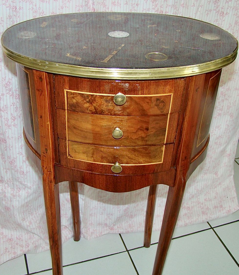 Tempus Fugit petite commode d'appoint 