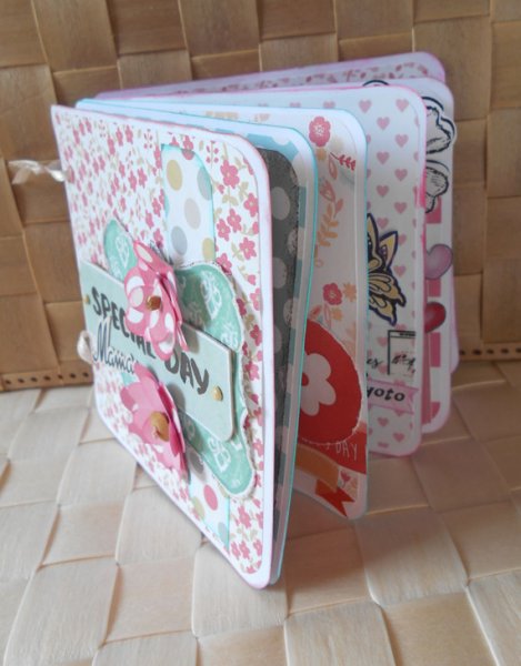 Mini album reli&eacute; printanier &agrave; personnaliser "Special Day Maman" rose bleu vert