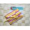 Pochette &agrave; cartes en papier int&eacute;rieur uni rose ext&eacute;rieur motif jaune rose blanc  toujours disponible sur soi