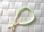 Bracelet tour de poignet en macram&eacute; coton vert pistache mandarine