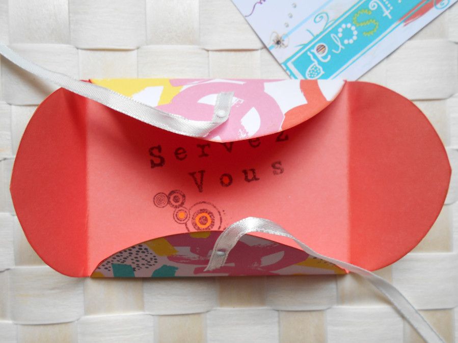 Pr&eacute;sentoir,  porte cartes de visite, &eacute;tui flashy multicolore, bleu, rose, jaune 