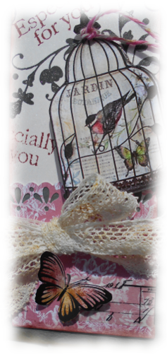 Shabby chic ou r&eacute;tro pour ce tag carte gris rose et dentelle  "Especially for you" aux papillons 3D coloris&eacute;s encre distress
