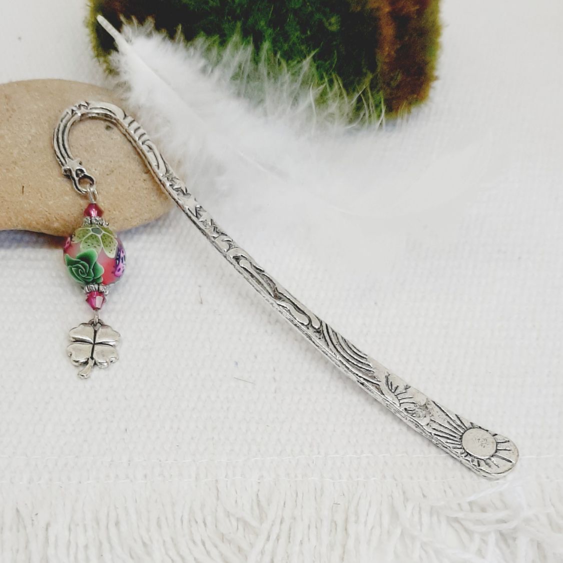 marque page argent&eacute; pendentif trefle porte bonheur et perle coccinelle faite &agrave; la main