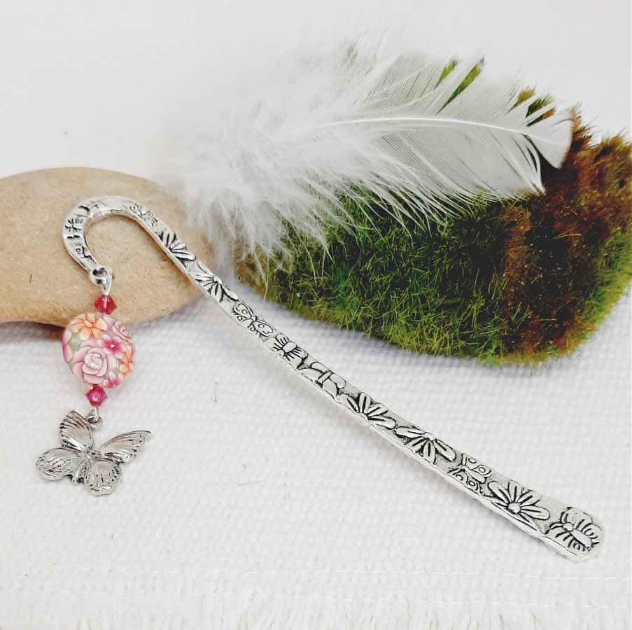 marque page argent&eacute; pendentif papillon et perle tr&egrave;s originale en forme de lentille avec dessin de fleurs