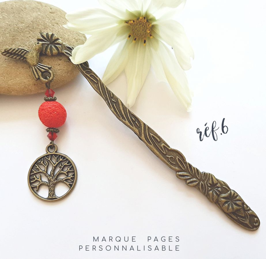 marque pages pendentif arbre de vie couleur bronze  &agrave; parsonnaliser avec perle rouge artisanale 