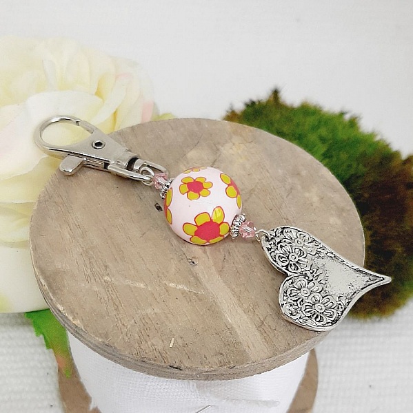 porte cl&eacute; pendentif coeur en m&eacute;tal argent&eacute; et sublime perle rose pastel faite &agrave; la main