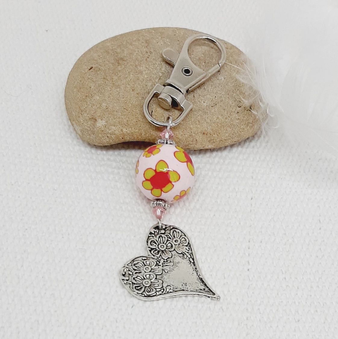 porte cl&eacute; pendentif coeur en m&eacute;tal argent&eacute; et sublime perle rose pastel faite &agrave; la main