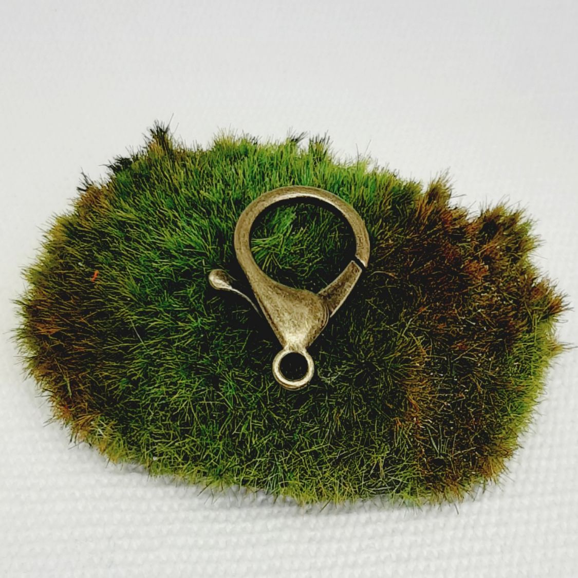 porte cl&eacute; pendentif porte photo personnalisable et perle en p&acirc;te polym&egrave;re vert et rouge