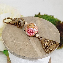 porte cl&eacute;s bouddha esprit zen et perle polymere fleurie aux couleurs esprit vintage 
