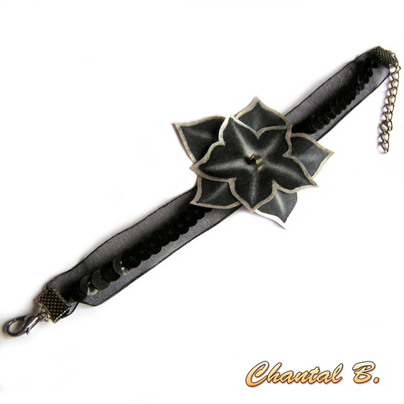 Bracelet noir ruban sequins et sa fleur soie noire et argent peinte main