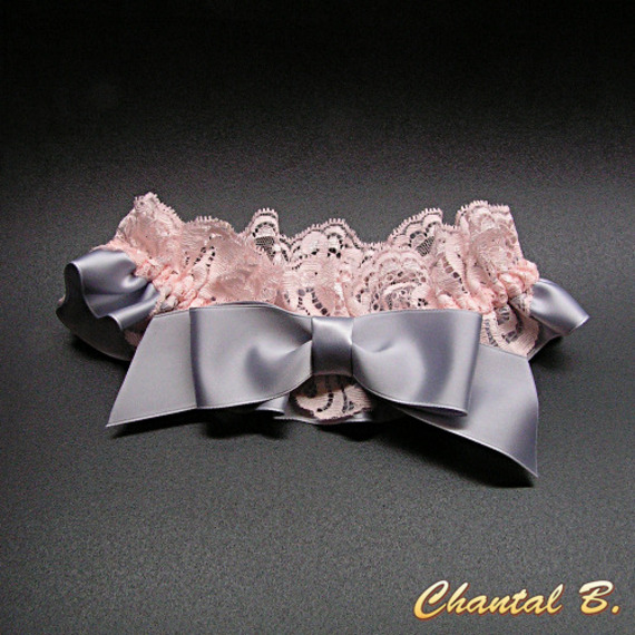 Ensemble coussin mariage romantique porte alliances et jarreti&egrave;re dentelle rose saumon 