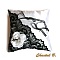 Coussin d'alliances en satin blanc avec dentelle noire artisanale.