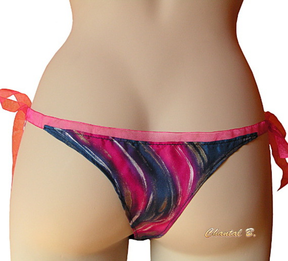 String en soie violet marine et fushia peint main