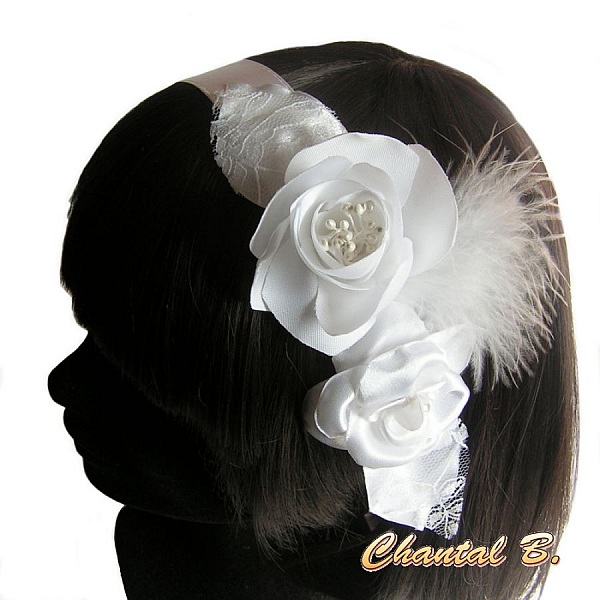 bandeau de cheveux mari&eacute;e blanc fleurs de satin dentelle et plumes