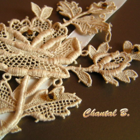 bandeau cheveux mariage ivoire dentelle M&eacute;lissa rose en guipure ivoire rebrod&eacute;e de perles or
