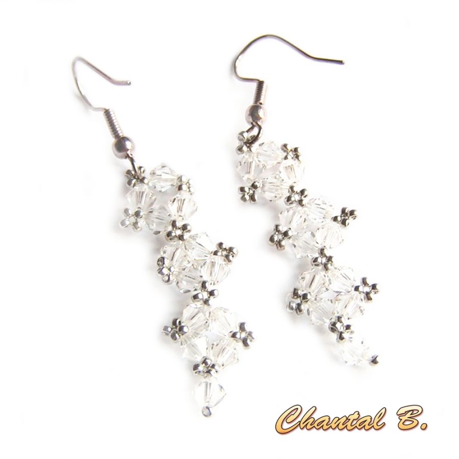 Boucles pendantes artisanales en cristaux Swarovski et perles Miyuki.