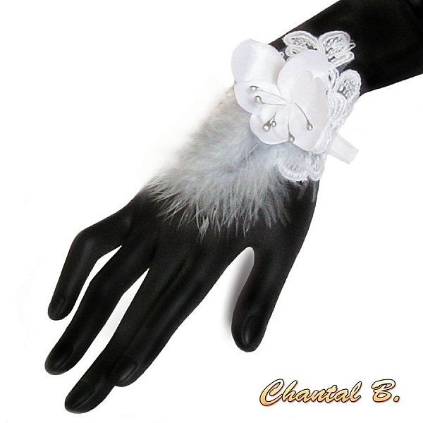 Bracelet manchette mari&eacute;e dentelle et fleur de satin blanc 