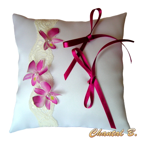 Bracelet orchid&eacute;e de soie guipure blanche mariage