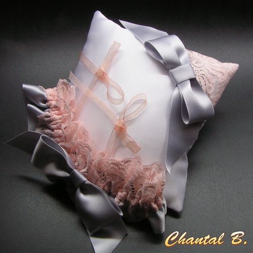 coussin alliances mariage blanc dentelle saumon noeud satin gris  Graziella