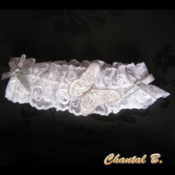 coussin mariage porte alliances th&egrave;me papillon blanc et argent