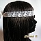 Bandeau de mariage romantique en dentelle ivoire sur mannequin.